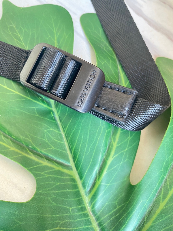 ルイヴィトンバッグ角部分ディテール